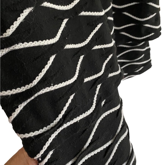 Eci New York black and White midi dress Size 4 with side zipper and 3/4 sleeve - Picture 9 of 10